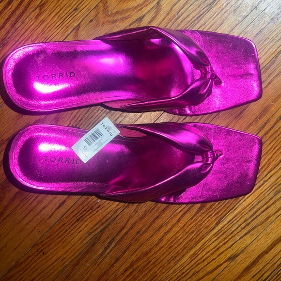 Metallic - Picture 2 of 4